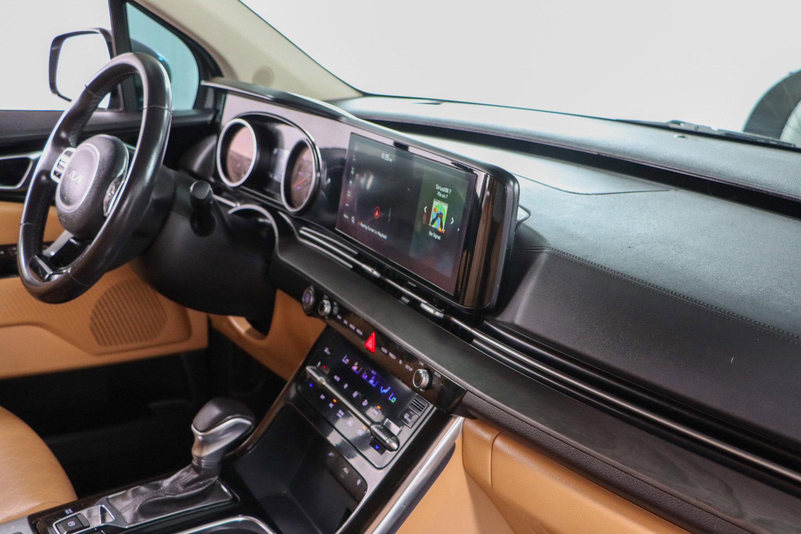 Used 2024 Kia Carnival EX image 26