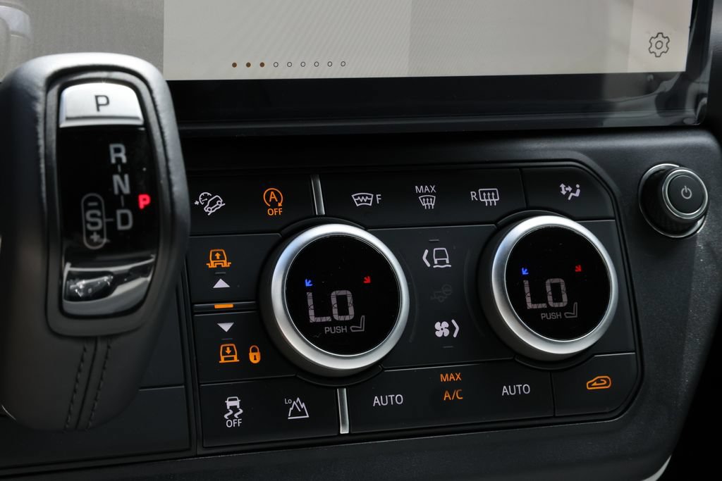 New 2026 Land Rover Defender 110 X-Dynamic SE AWD/4WD image 22