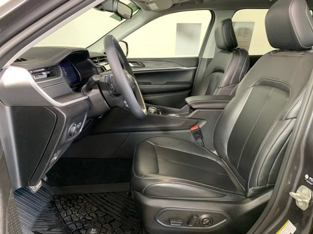 Used 2024 Jeep Grand Cherokee Limited w/ Black Appearance Package AWD/4WD image 5
