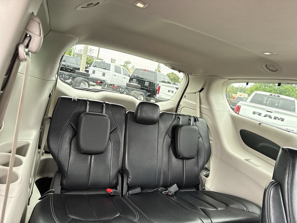 Used 2022 Chrysler Pacifica Touring-L FWD image 23