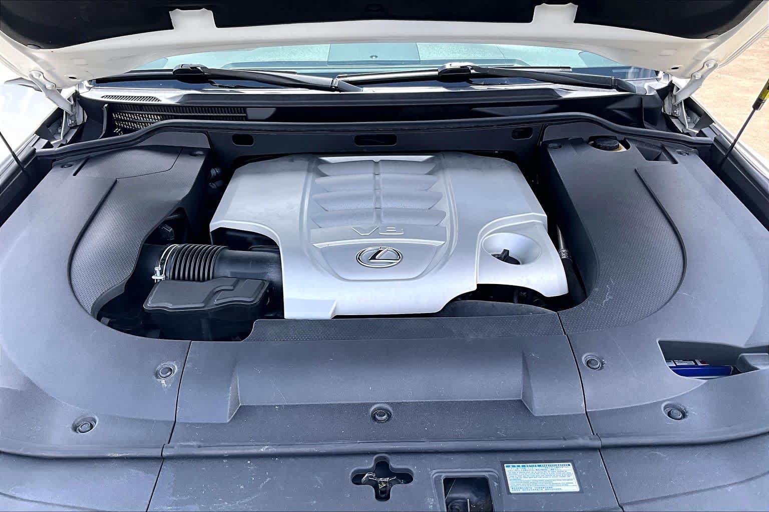 Used 2014 Lexus LX 570 4WD image 29