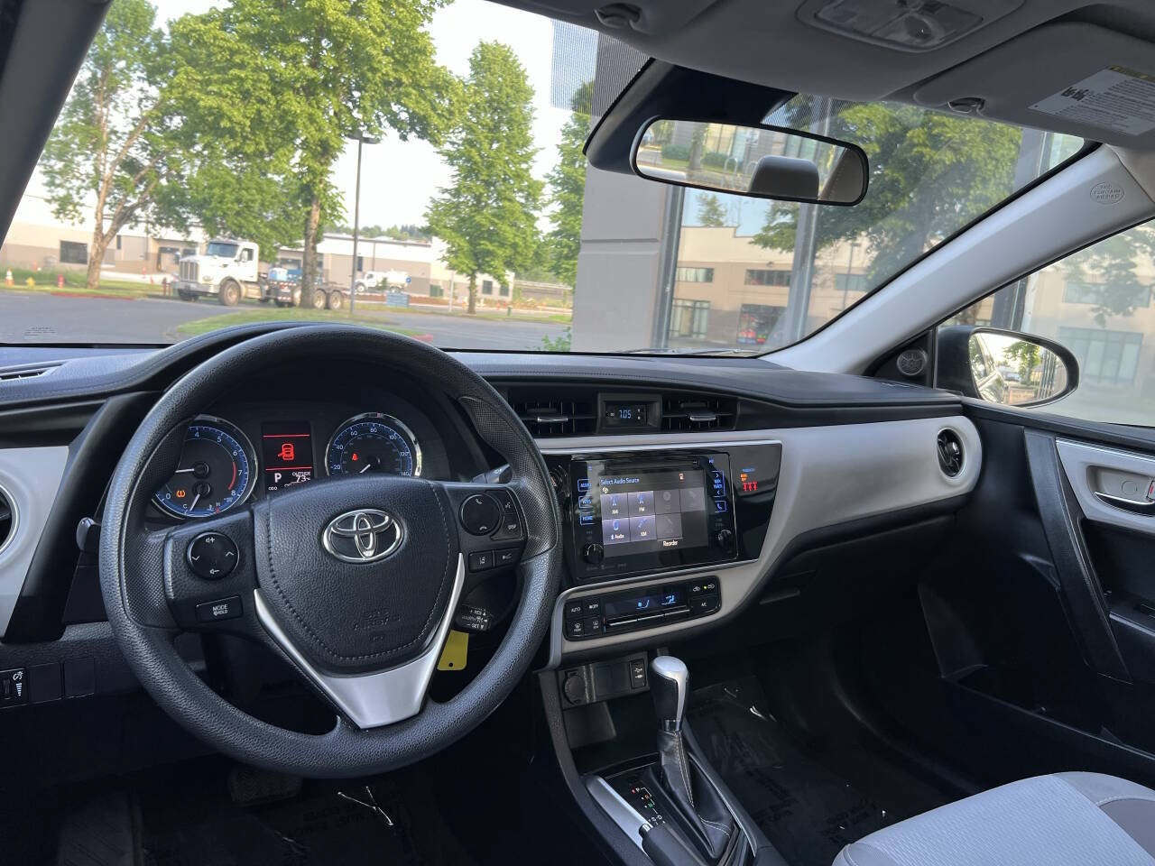 Used 2018 Toyota Corolla LE w/ LE Premium Package FWD image 14