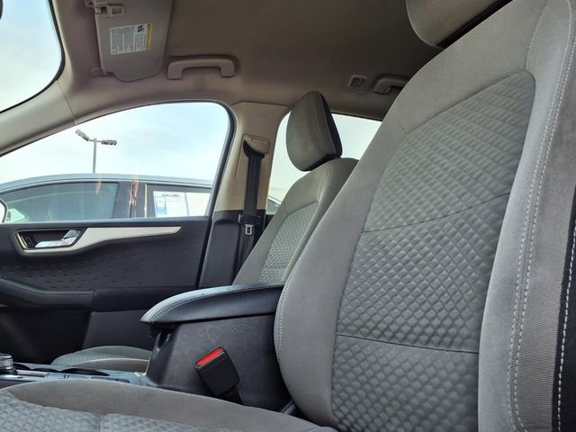 Used 2020 Ford Escape SE image 3