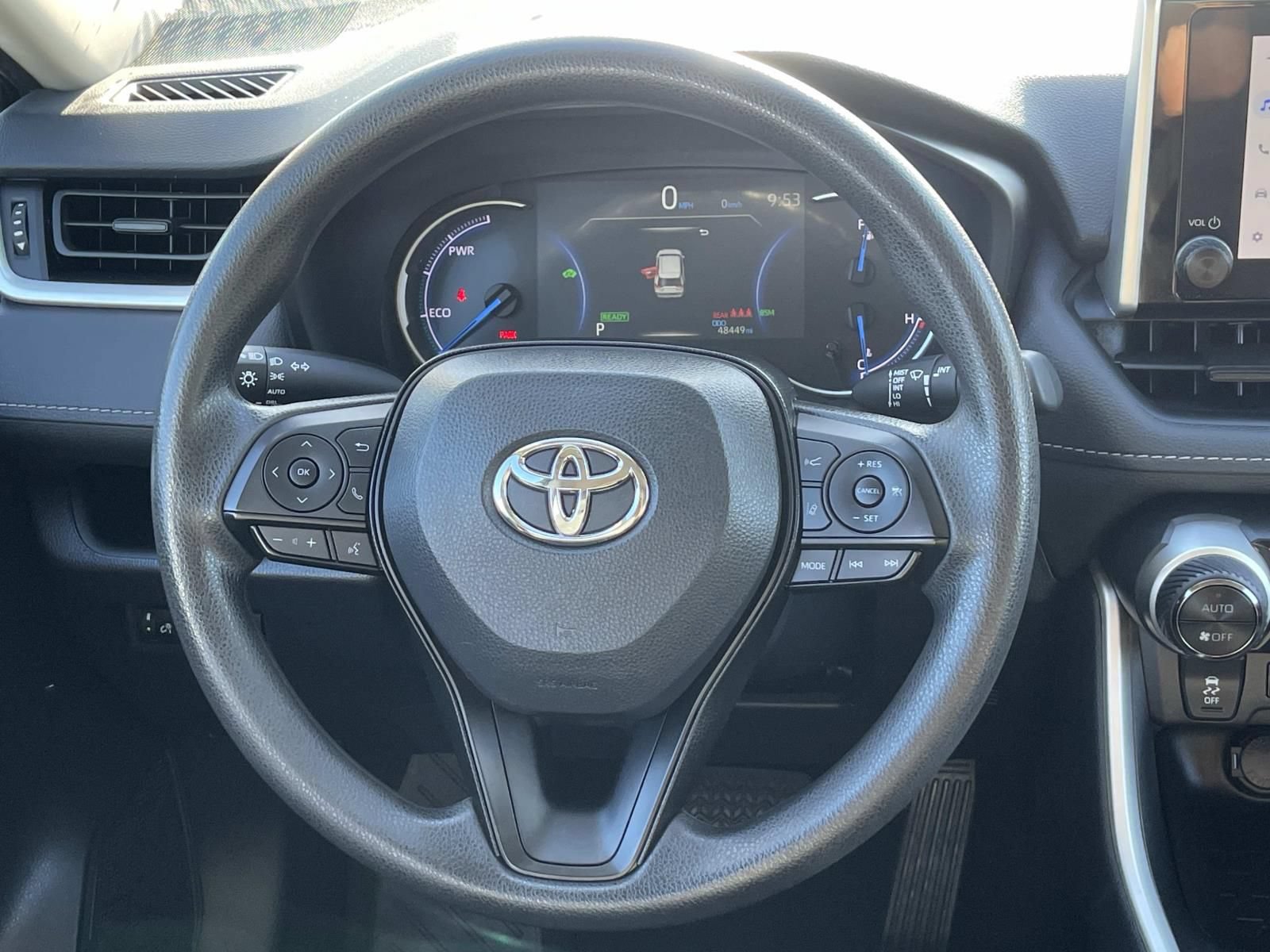 Used 2025 Toyota RAV4 XLE AWD/4WD image 9