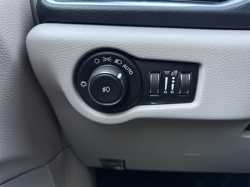 Used 2019 Chrysler Pacifica Limited w/ Advanced Safetytec Group image 28