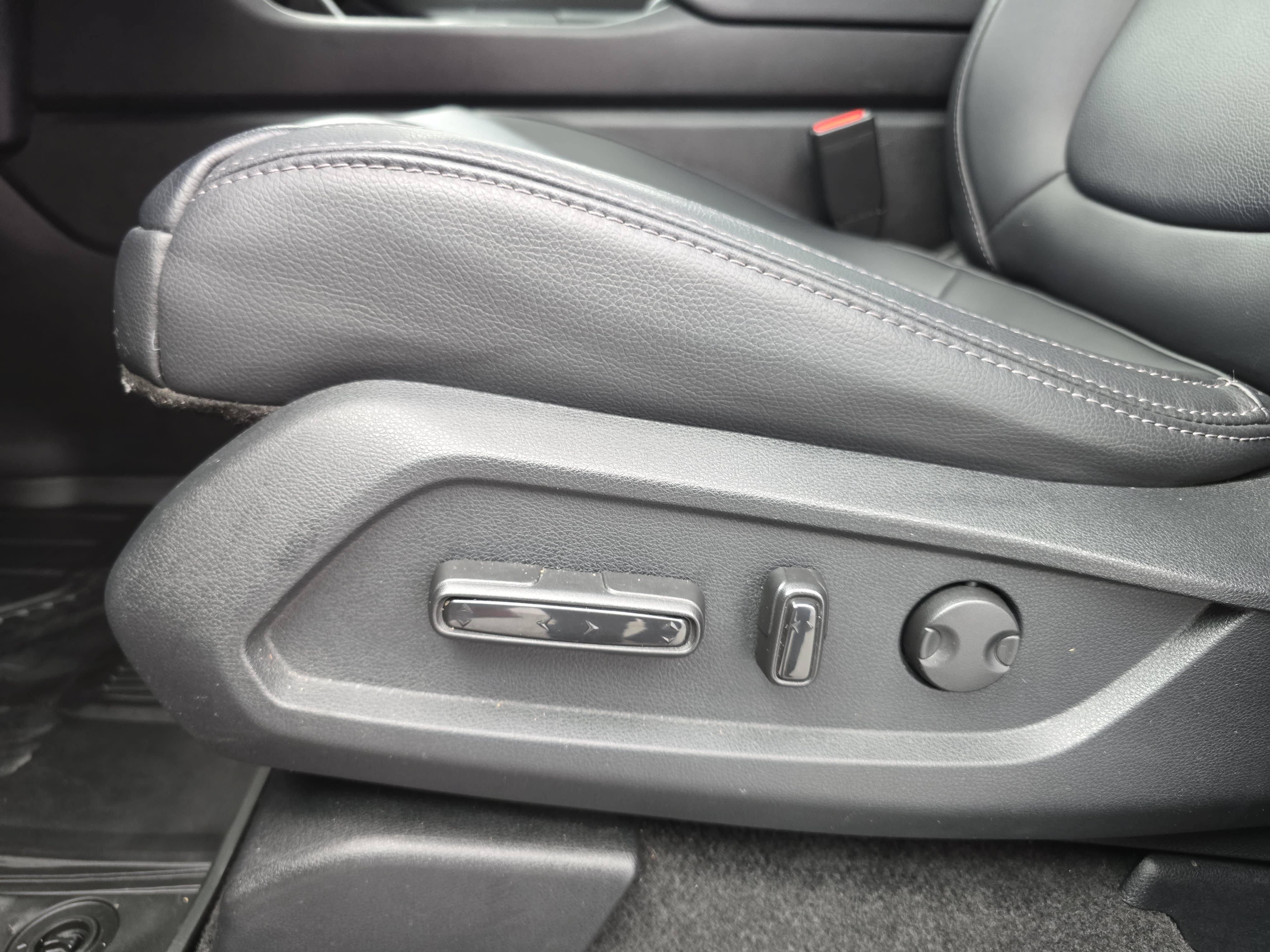 Certified 2024 Honda Pilot Touring image 30