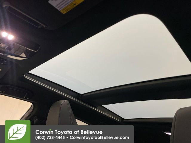 Used 2021 Toyota Venza Limited image 24