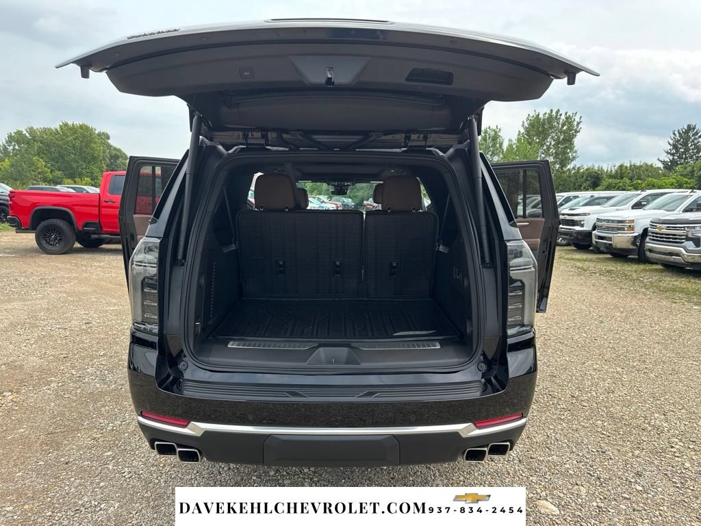 Used 2026 Chevrolet Suburban High Country w/ Sun And Tow Package AWD/4WD image 13