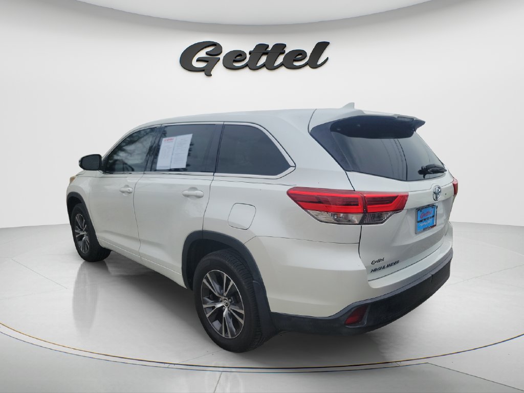 Used 2018 Toyota Highlander Plus FWD image 9