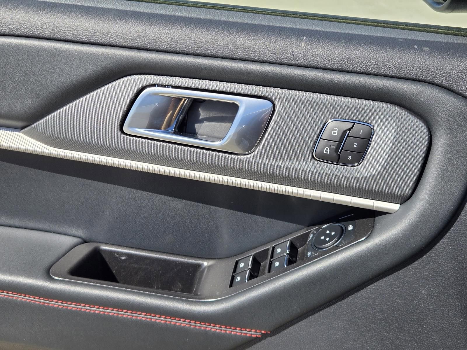 New 2026 Ford Explorer ST-Line w/ ST-Line Street Pack image 23