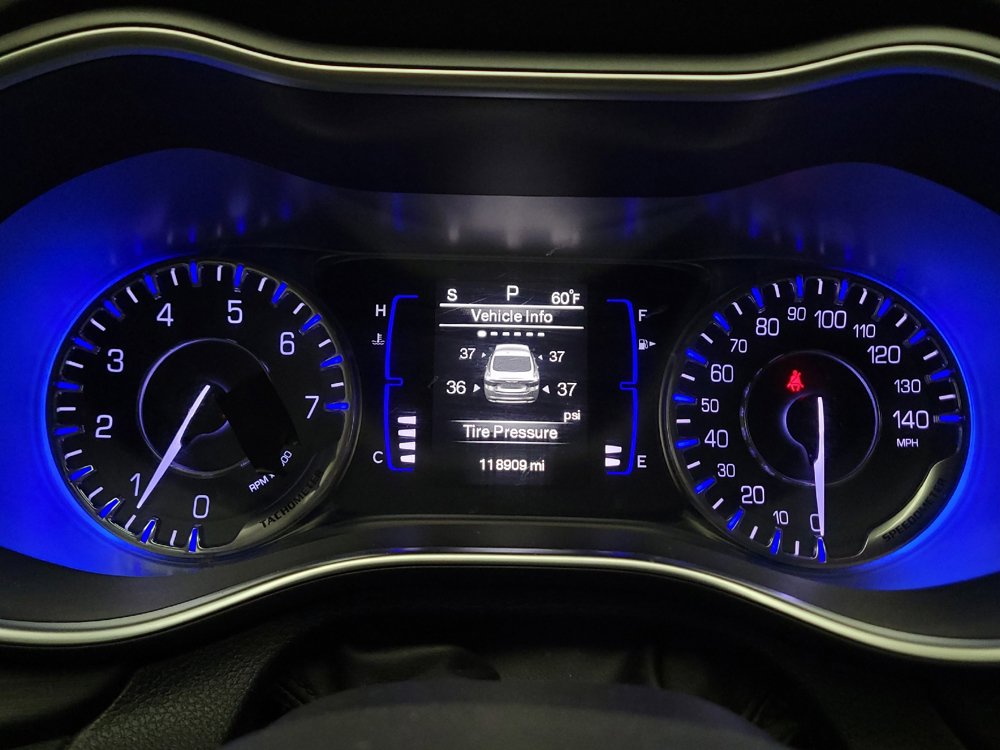 Used 2015 Chrysler 200 Limited FWD image 23