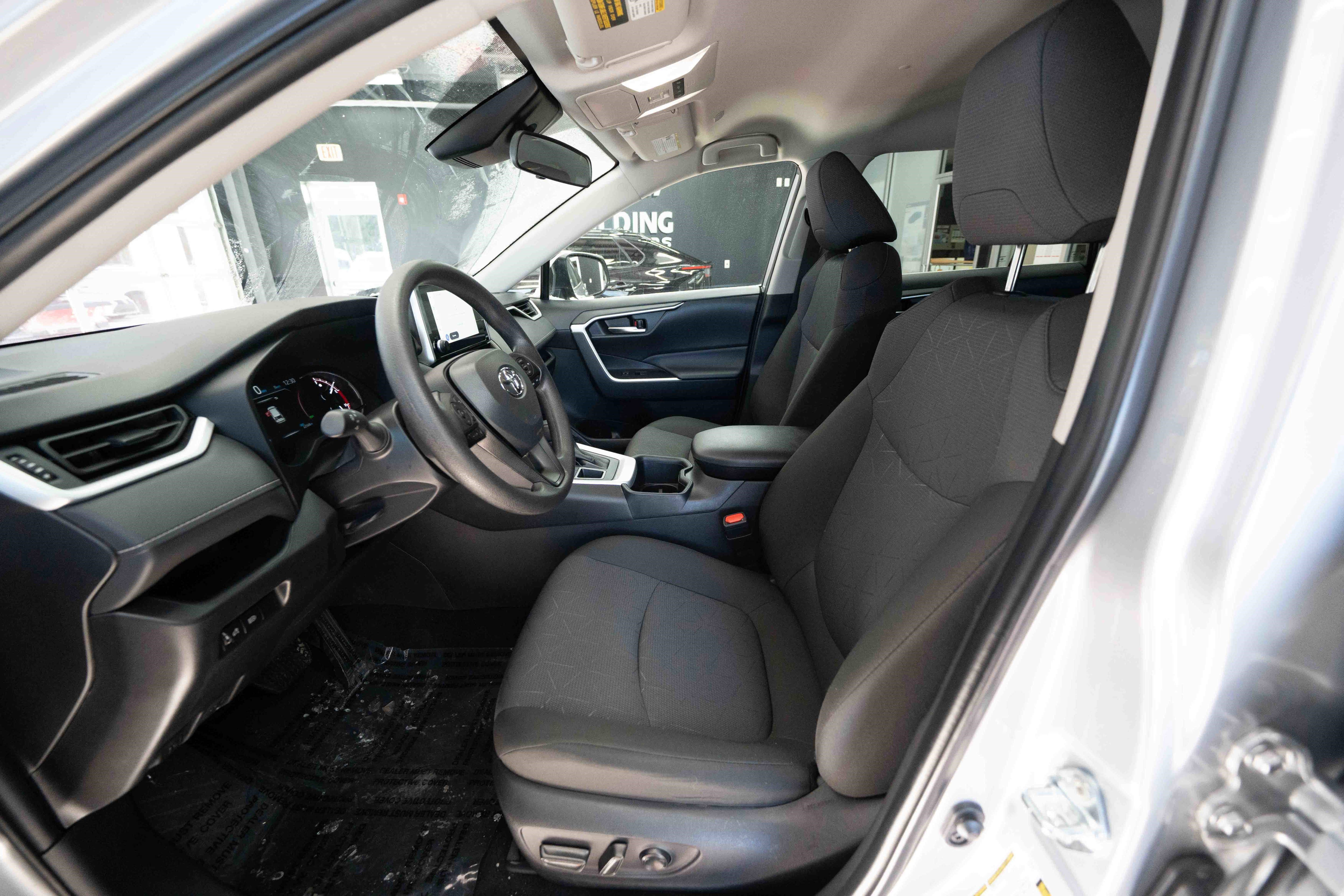 Used 2025 Toyota RAV4 XLE image 9