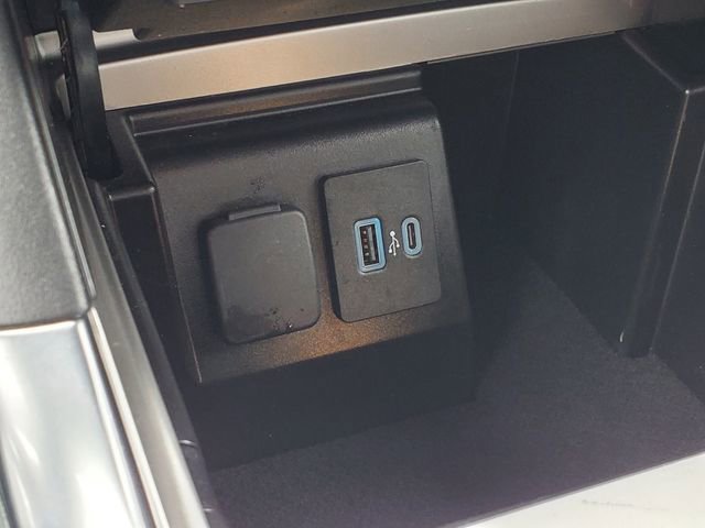 Used 2022 Ford Explorer XLT w/ Equipment Group 202A image 21