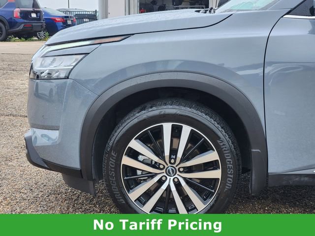 Used 2024 Nissan Pathfinder Platinum w/ Cargo Package FWD image 7