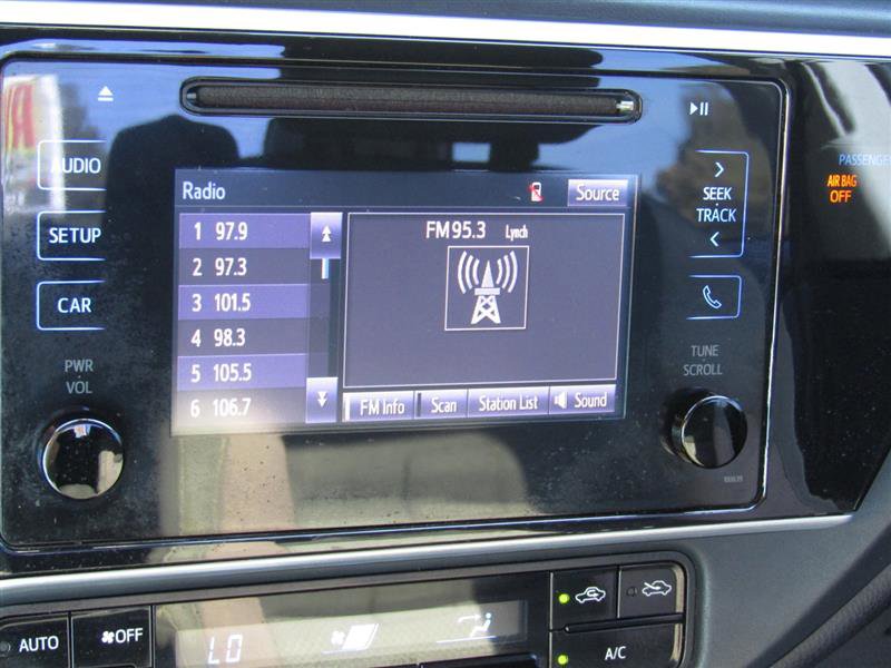 Used 2018 Toyota Corolla LE image 16