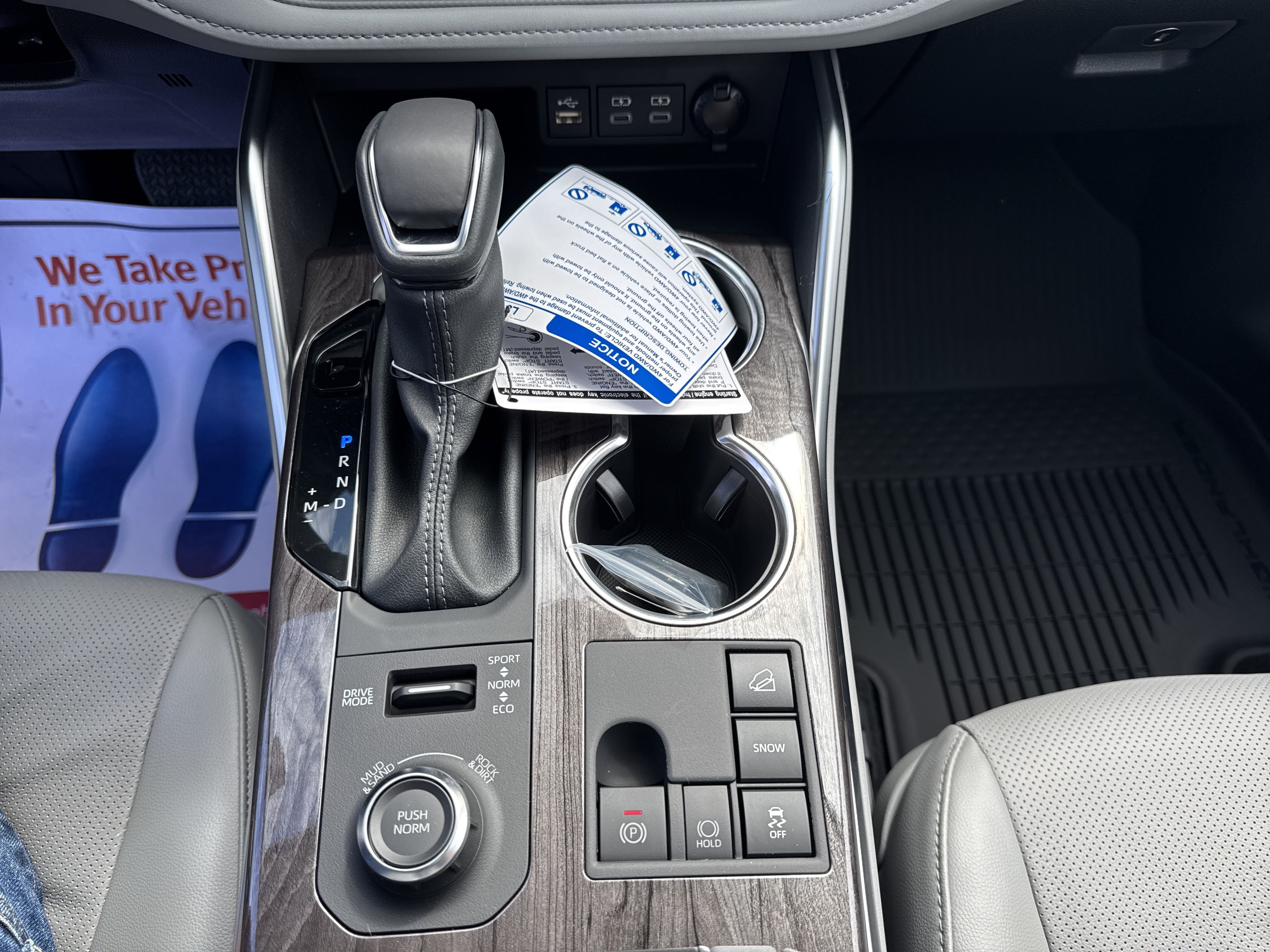 New 2025 Toyota Highlander Platinum AWD/4WD image 21