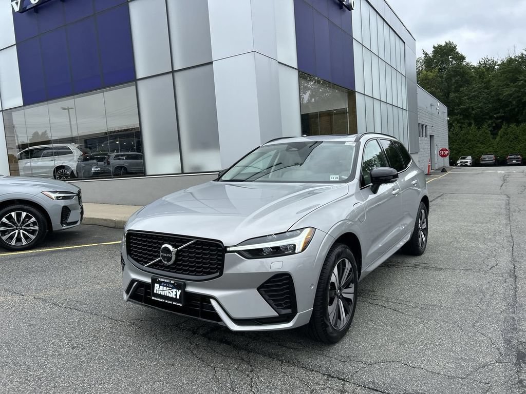 Certified 2024 Volvo XC60 T8 Plus w/ Climate Package AWD/4WD image 4