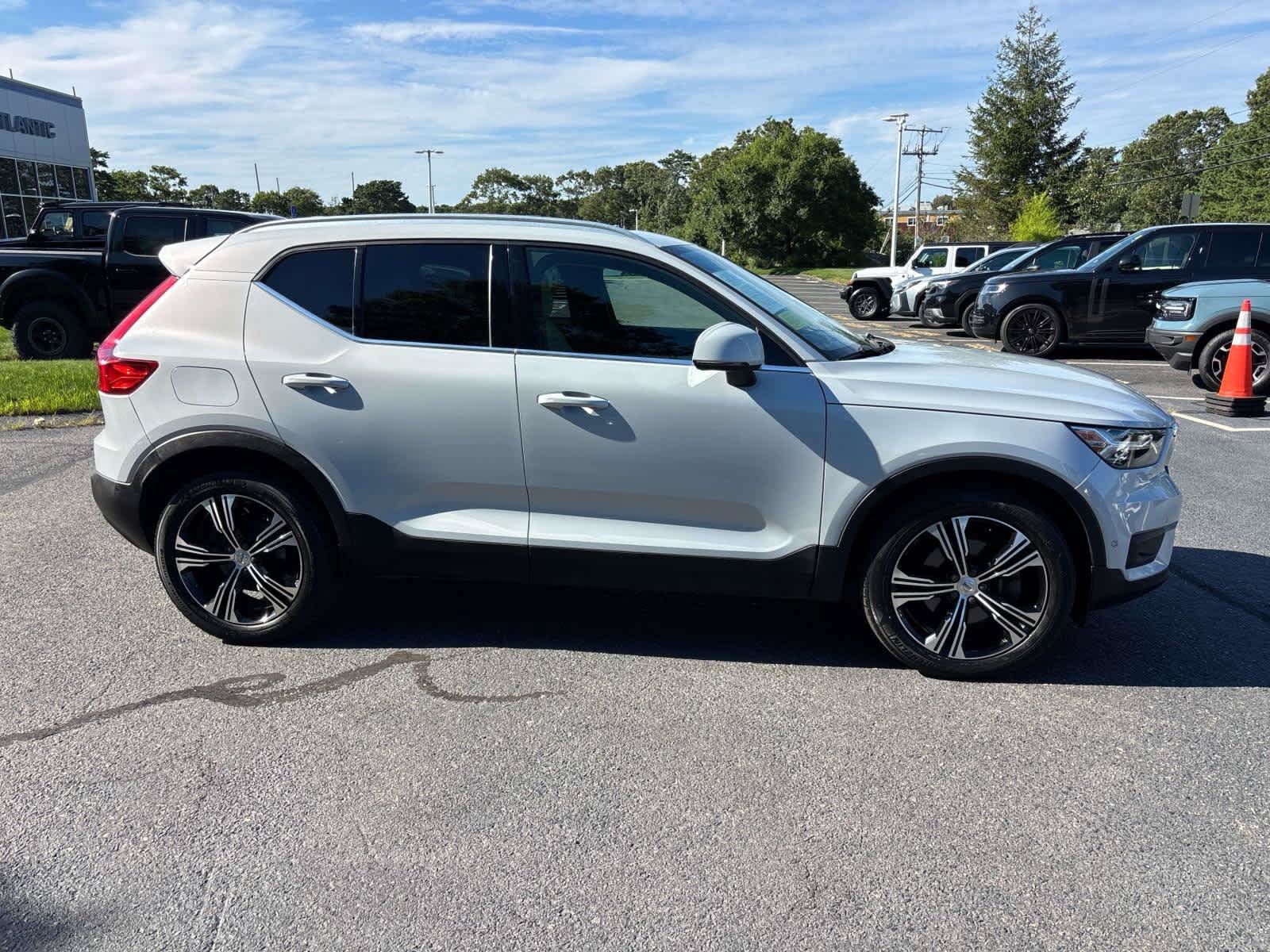 Used 2021 Volvo XC40 T5 Inscription w/ Advanced Package AWD/4WD image 2