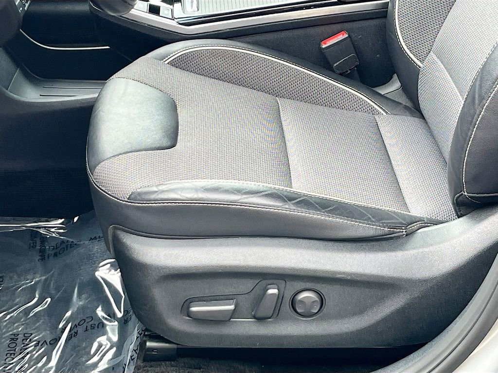 Used 2022 Kia Niro EX image 18