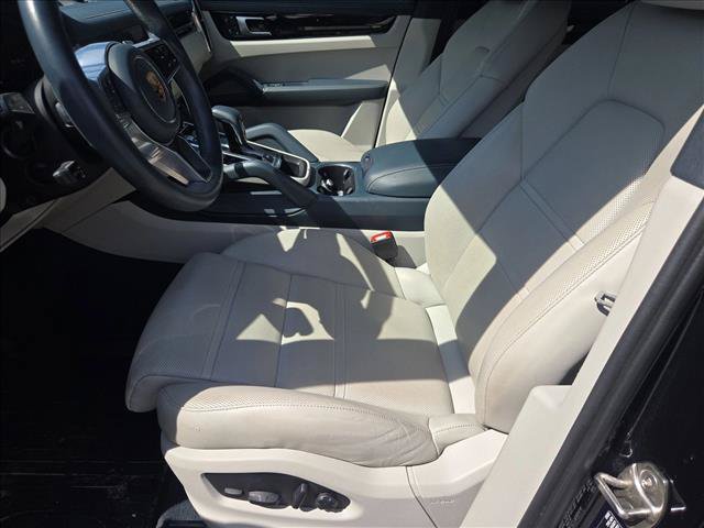 Used 2023 Porsche Cayenne S AWD/4WD image 13