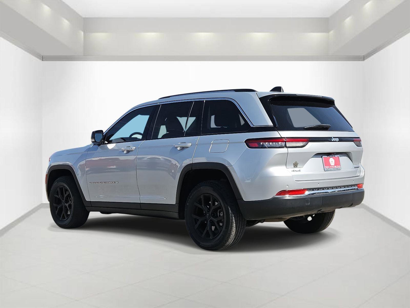 Used 2022 Jeep Grand Cherokee Limited image 6