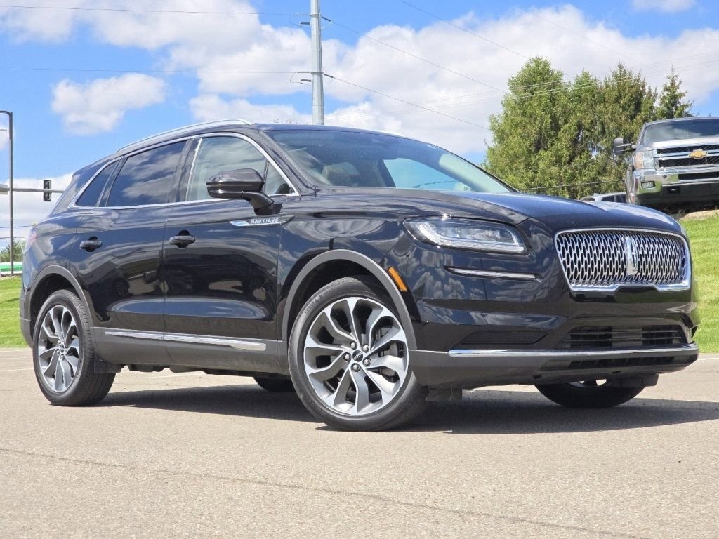 Used 2023 Lincoln Nautilus Reserve w/ Cargo Utility Package AWD/4WD image 2