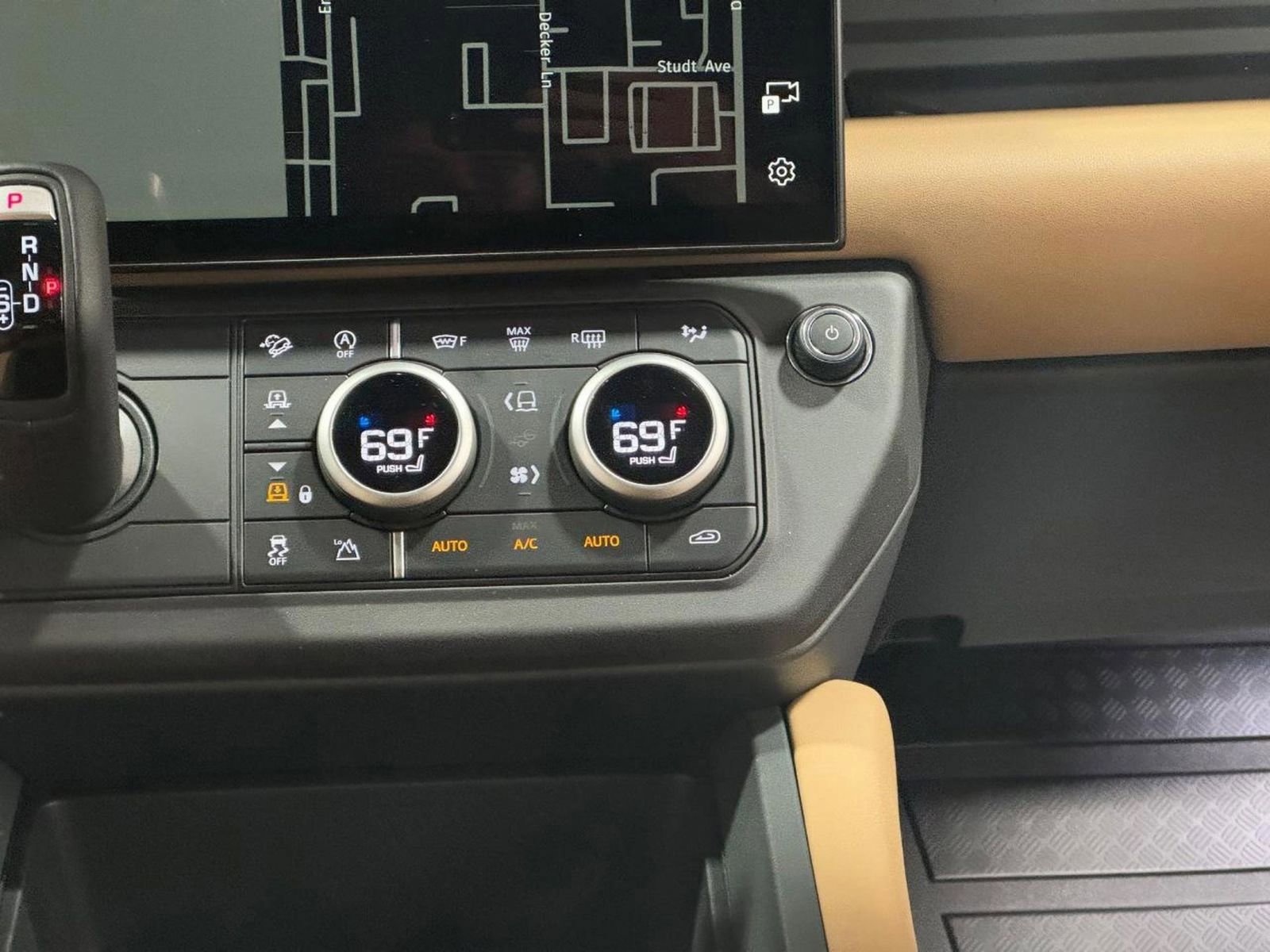 New 2026 Land Rover Defender 130 X-Dynamic SE image 15