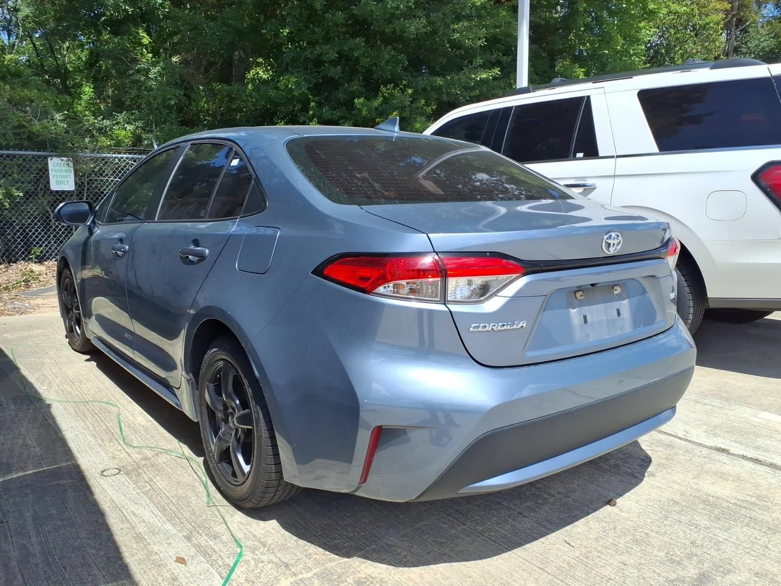 Used 2020 Toyota Corolla LE FWD image 2