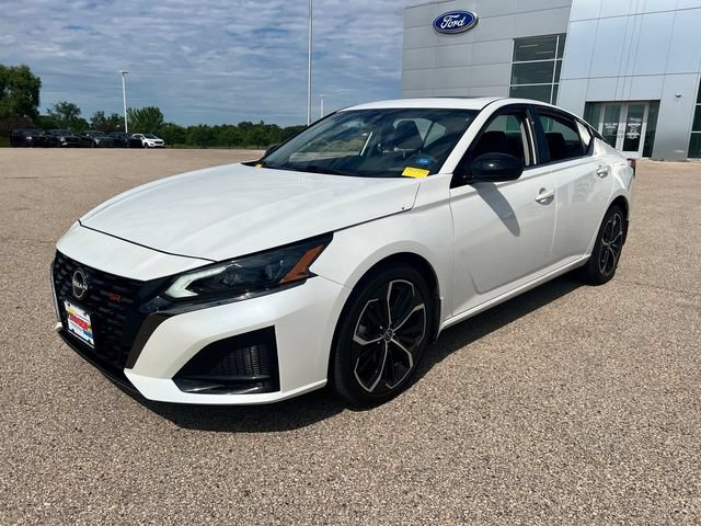 Used 2024 Nissan Altima 2.5 SR w/ SR Premium Package AWD/4WD image 7