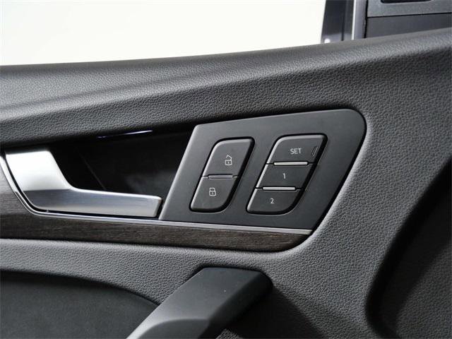 Used 2024 Audi Q5 e Premium Plus w/ Premium Plus Package image 27