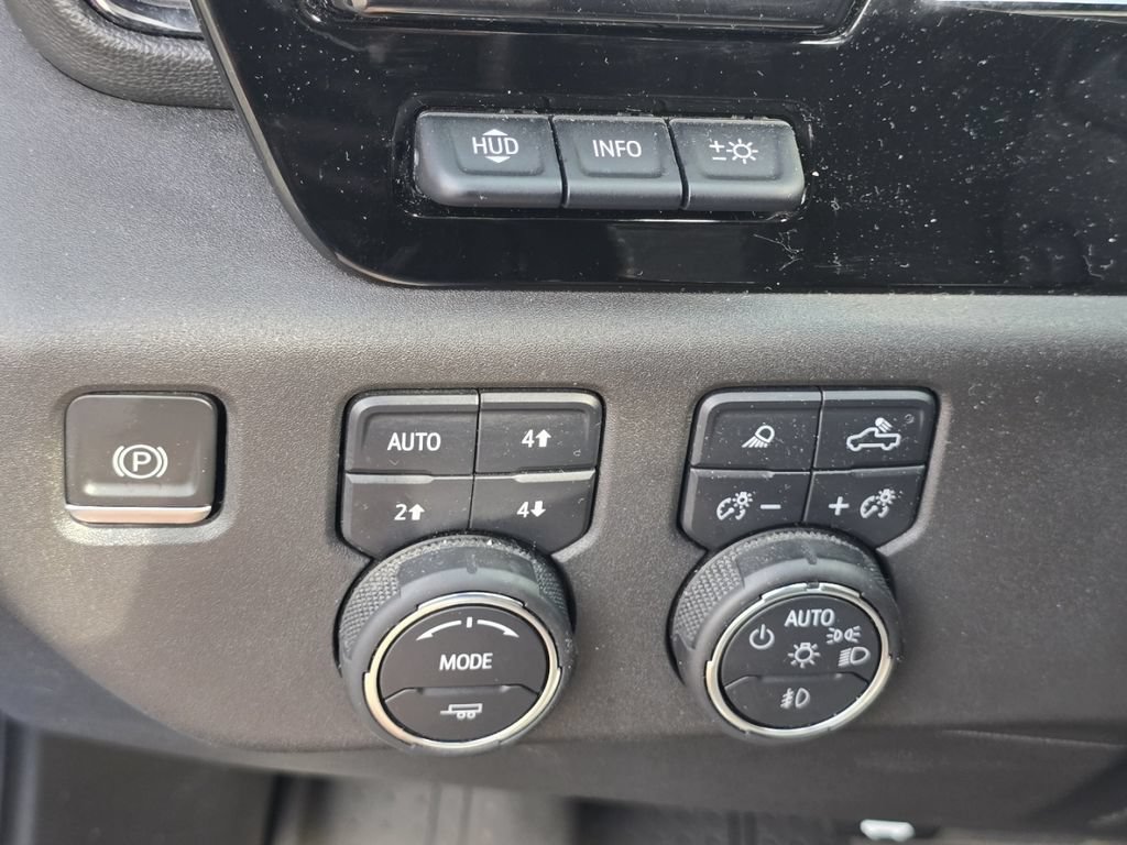 Used 2023 Chevrolet Silverado 1500 ZR2 w/ Technology Package AWD/4WD image 8