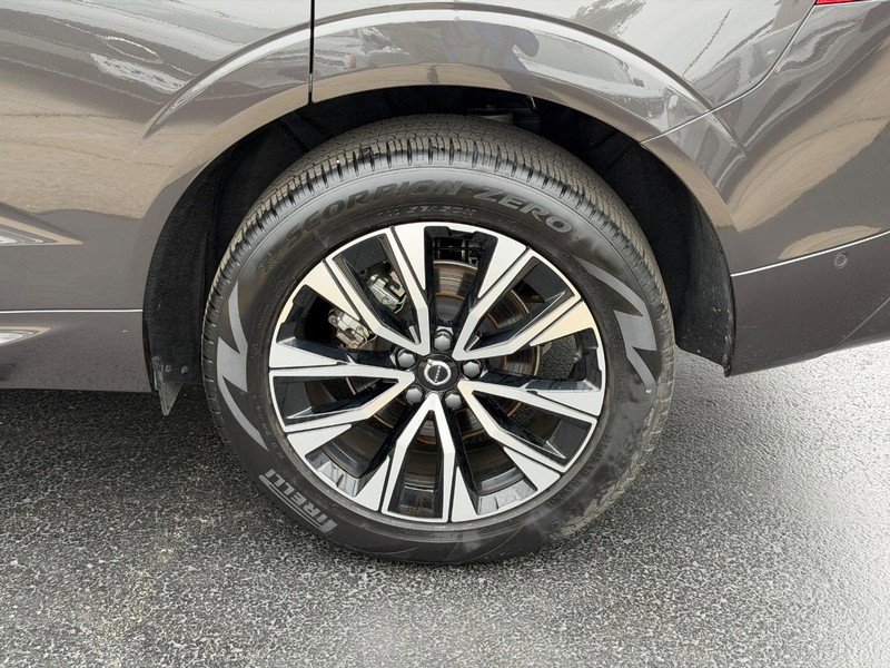 Certified 2025 Volvo XC60 B5 Plus w/ Climate Package AWD/4WD image 8