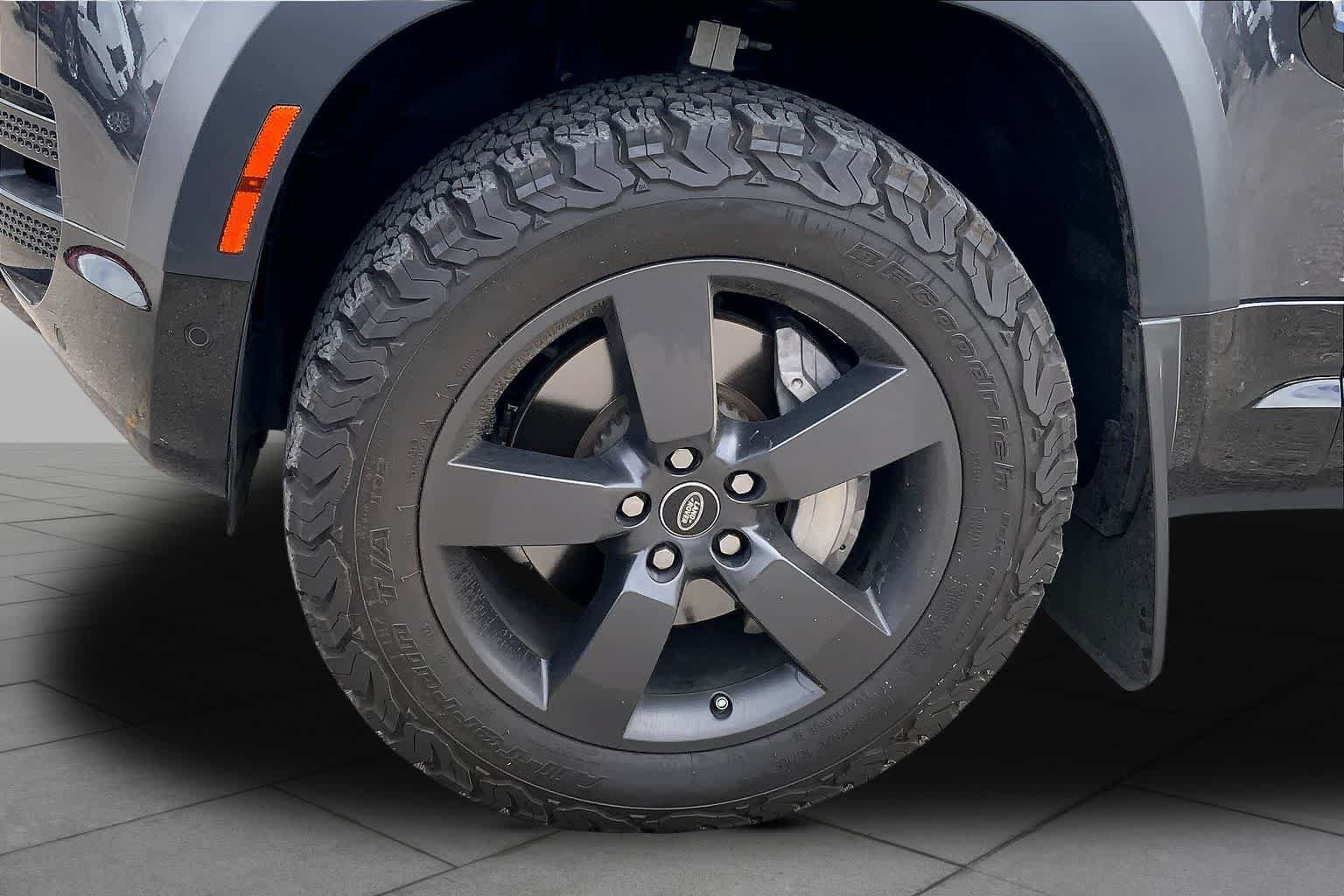 Certified 2023 Land Rover Defender 110 X-Dynamic SE AWD/4WD image 9