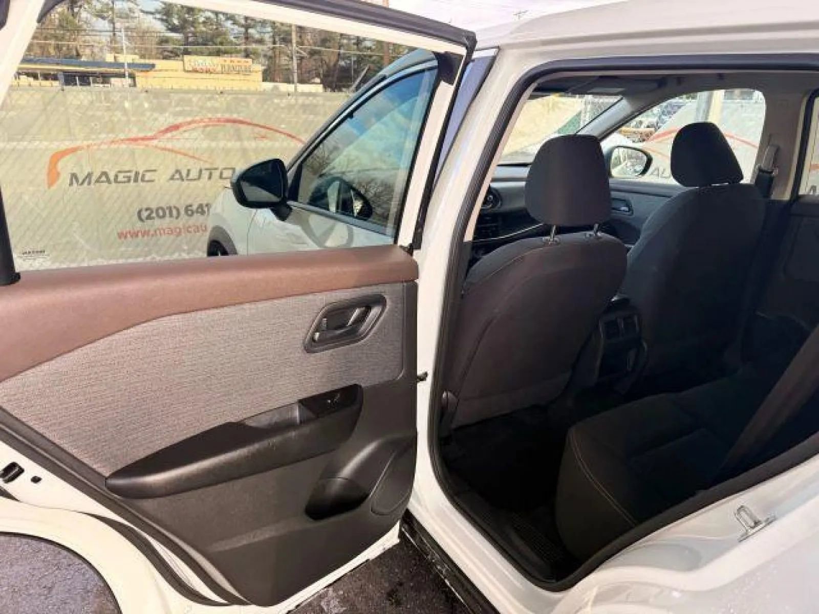 Used 2023 Nissan Rogue S AWD/4WD image 15