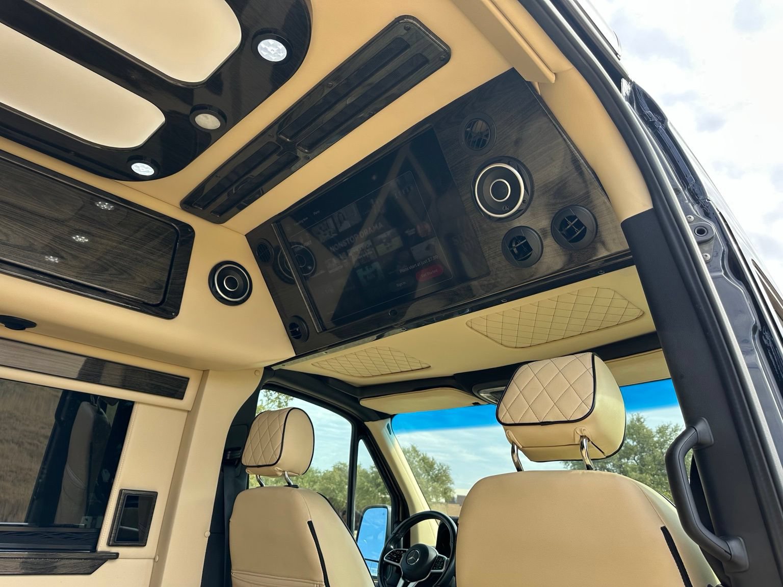 Used 2022 Mercedes-Benz Sprinter 3500 w/ Parking Package image 20