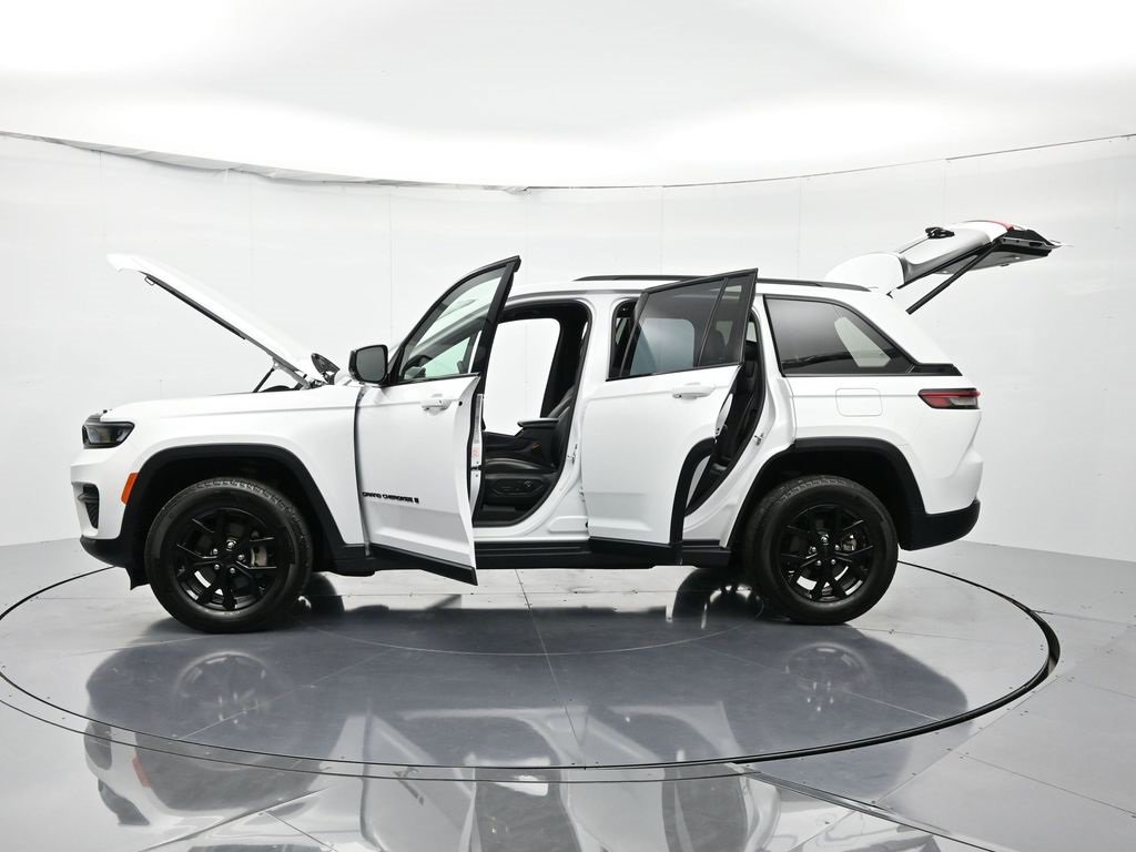 Certified 2024 Jeep Grand Cherokee Altitude image 55