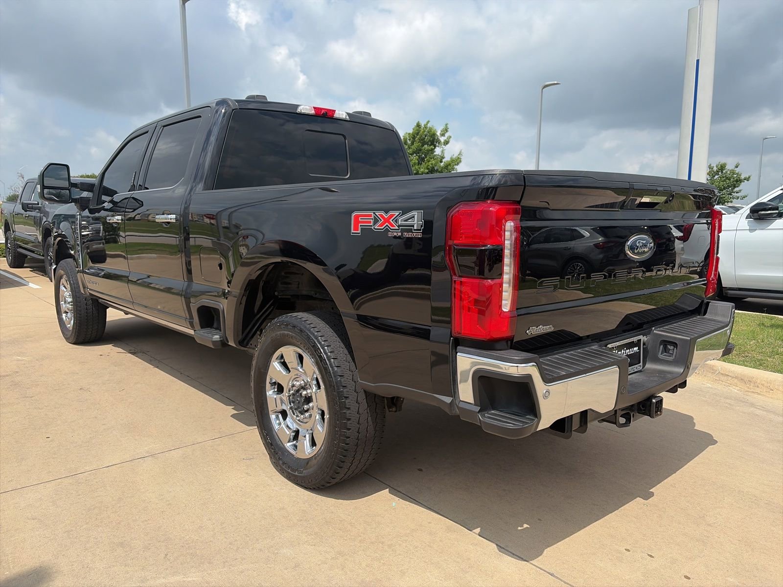 Used 2024 Ford F250 Lariat w/ Lariat Ultimate Package AWD/4WD image 3