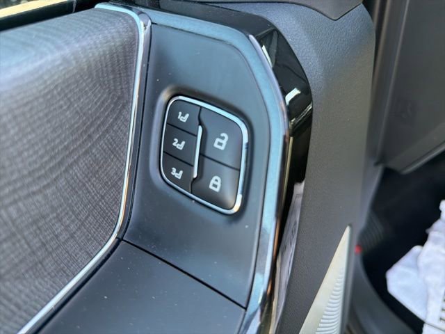 Used 2023 Ford F150 Lightning Platinum AWD/4WD image 31