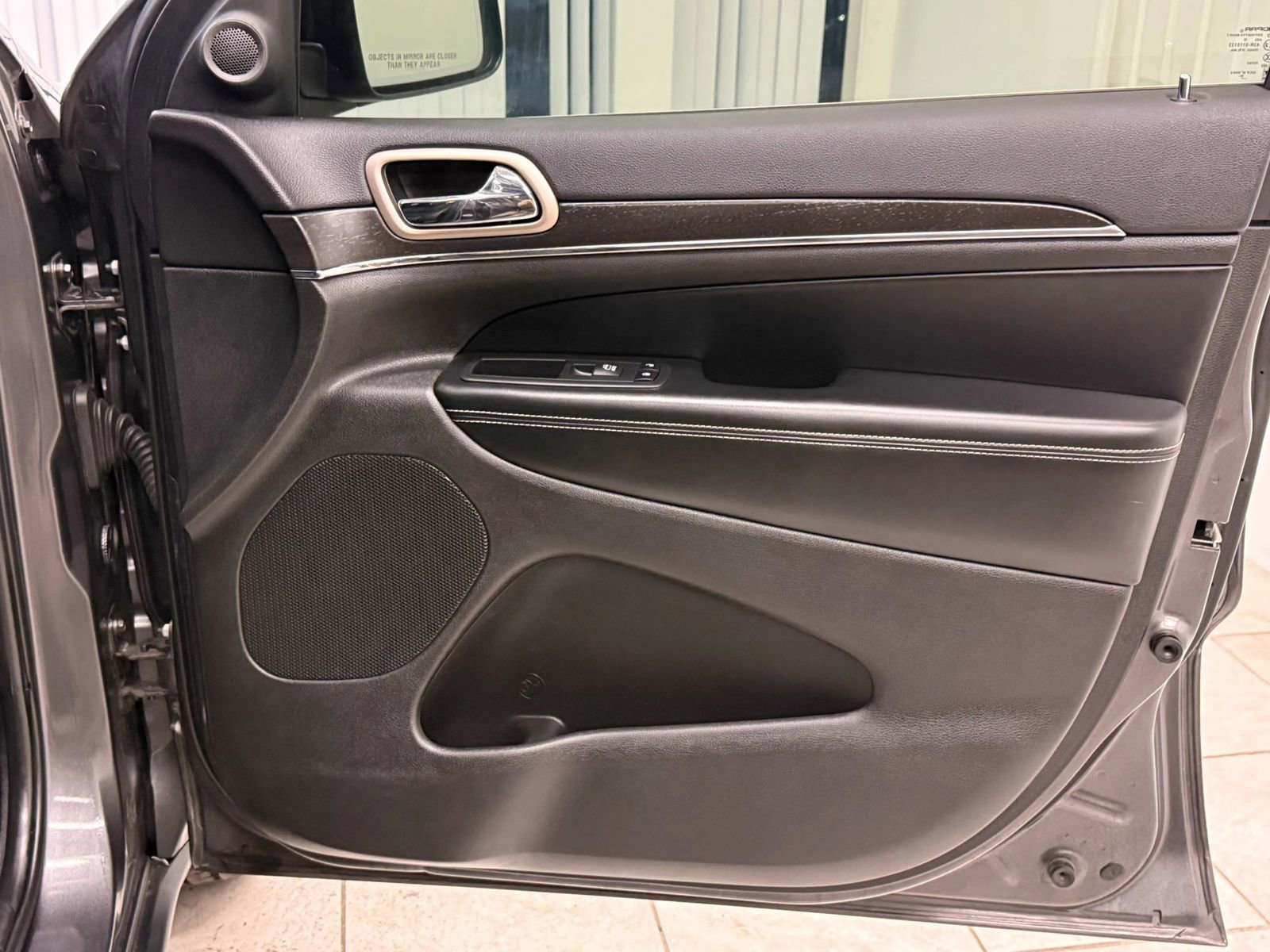 Used 2017 Jeep Grand Cherokee Limited AWD/4WD image 21