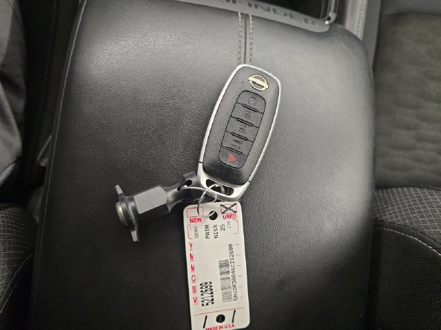 Used 2025 Nissan Pathfinder SV FWD image 29