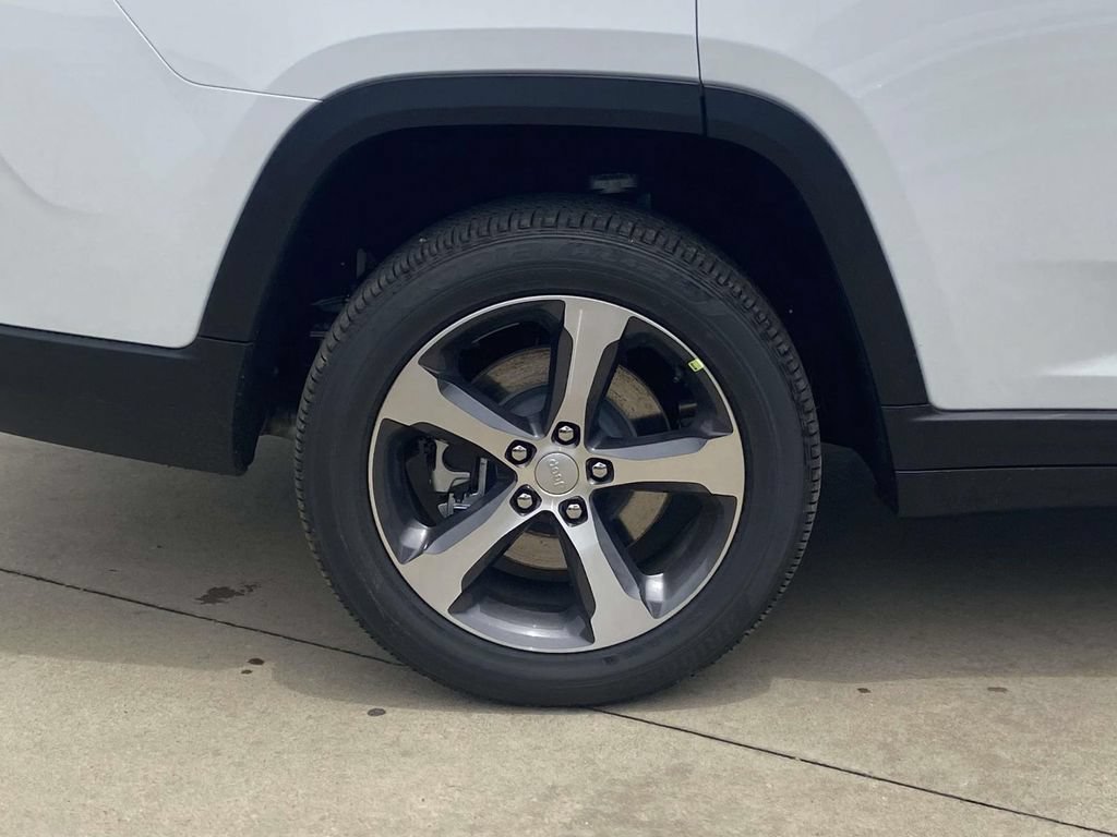 New 2026 Jeep Grand Cherokee L Limited w/ Luxury Tech Group II RWD image 5