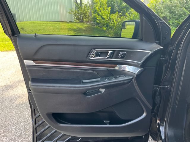 Used 2017 Ford Explorer Limited FWD image 9