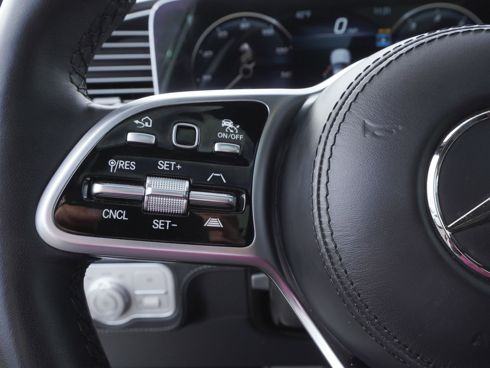 Used 2023 Mercedes-Benz Maybach GLS 600 4MATIC image 24