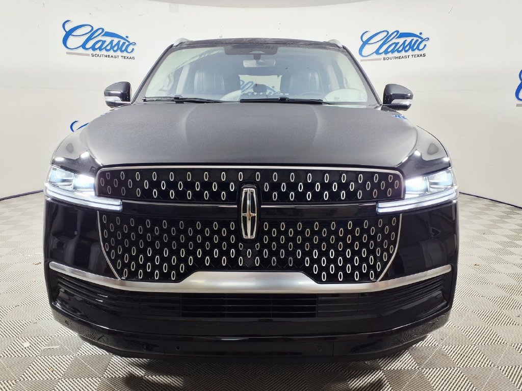 Used 2025 Lincoln Navigator Reserve AWD/4WD image 5