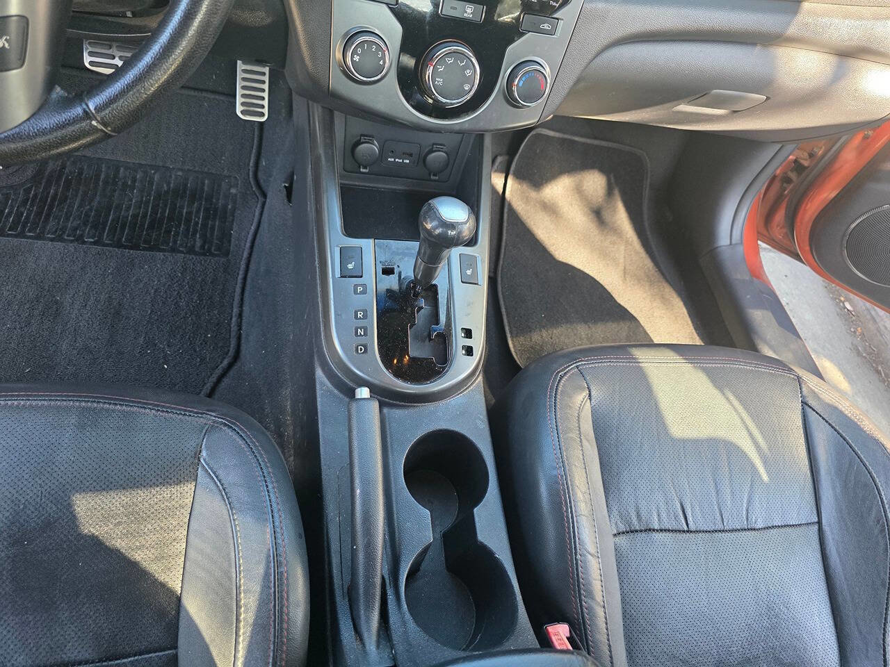 Used 2010 Kia Forte Koup SX w/ Leather Pkg FWD image 19