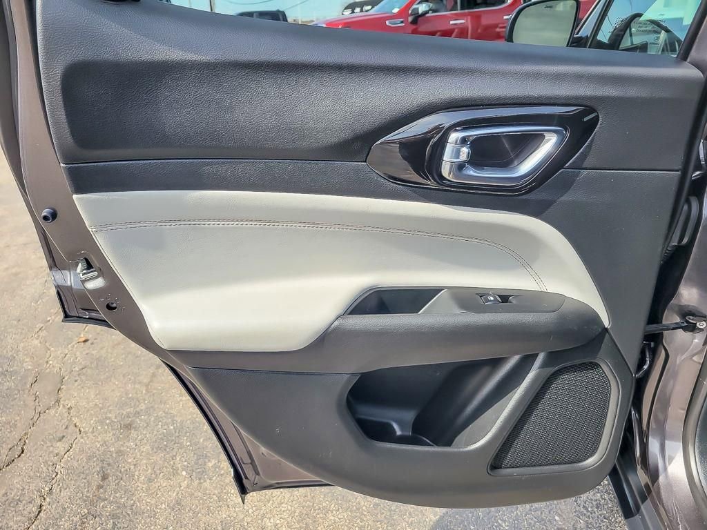 Used 2023 Jeep Compass Limited image 20