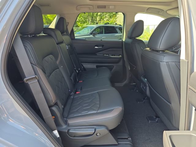 New 2026 Nissan Pathfinder Platinum w/ Cargo Package AWD/4WD image 10