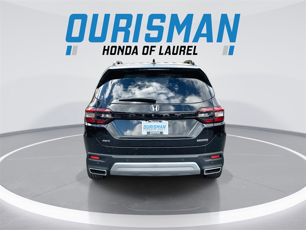 New 2025 Honda Pilot Touring image 7