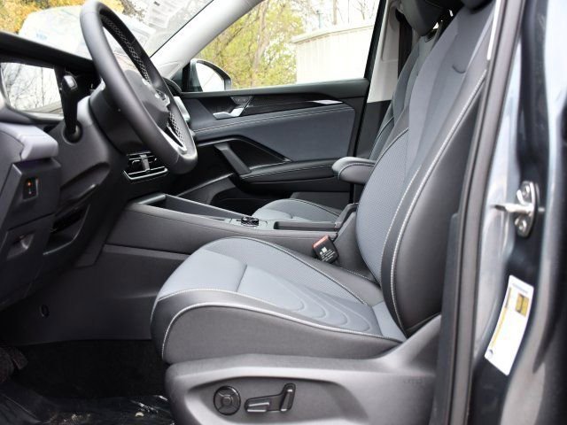 New 2026 Volkswagen Tiguan SE FWD image 12