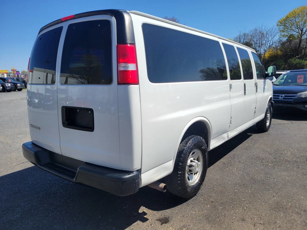 Used 2019 Chevrolet Express 3500 LS RWD image 5